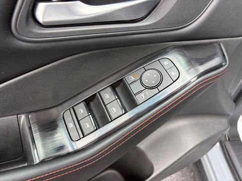 Used 2025 Nissan Rogue SV AWD/4WD image 21