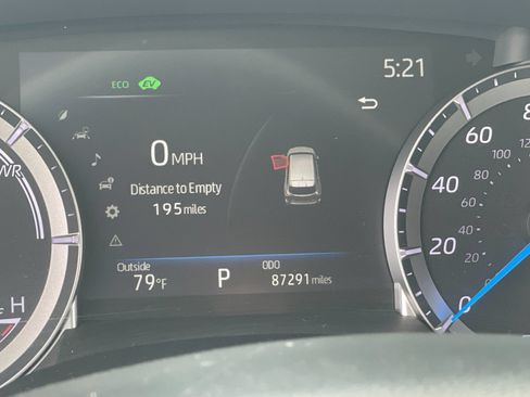 Used 2024 Toyota Highlander LE AWD/4WD image 30