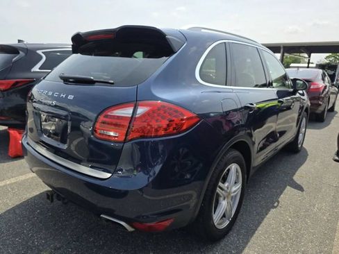 Used 2013 Porsche Cayenne S w/ Premium Pkg Plus AWD/4WD image 2