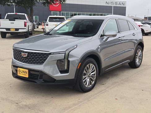 Used 2025 Cadillac XT4 Premium Luxury FWD image 7