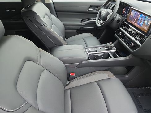 New 2026 Nissan Pathfinder SL image 10