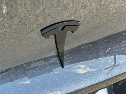 Used 2025 Tesla Model Y Long Range RWD image 25