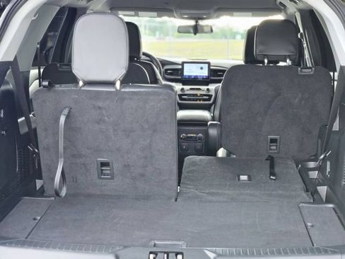 Used 2022 Ford Explorer XLT w/ Equipment Group 202A AWD/4WD image 31