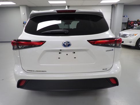 Used 2020 Toyota Highlander XLE image 21