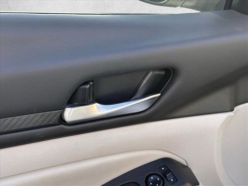 Used 2024 Nissan Altima 2.5 SV image 16