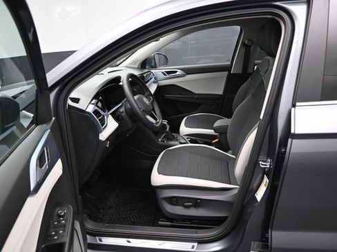 New 2026 Volkswagen Taos SE image 7