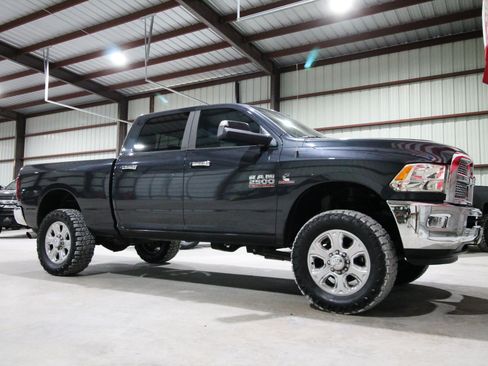 Used 2016 RAM 2500 SLT w/ Luxury Group AWD/4WD image 14