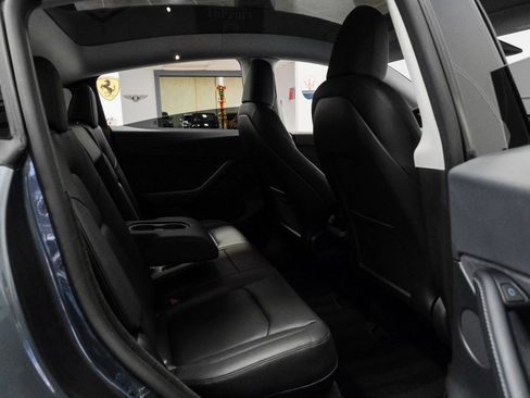 Used 2022 Tesla Model Y Long Range image 39