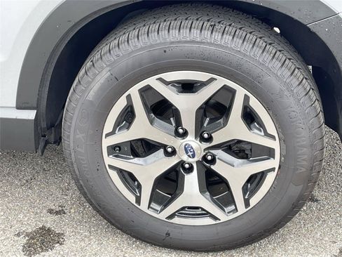Certified 2023 Subaru Forester Premium AWD/4WD image 11