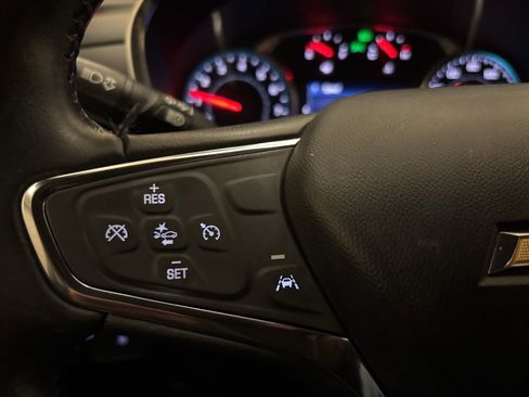 Used 2021 Chevrolet Equinox LT FWD image 16