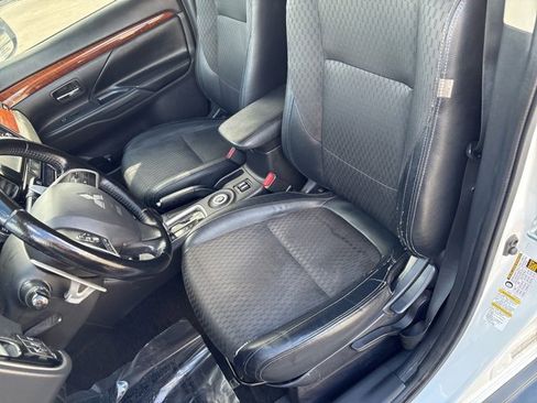 Used 2015 Mitsubishi Outlander GT image 12