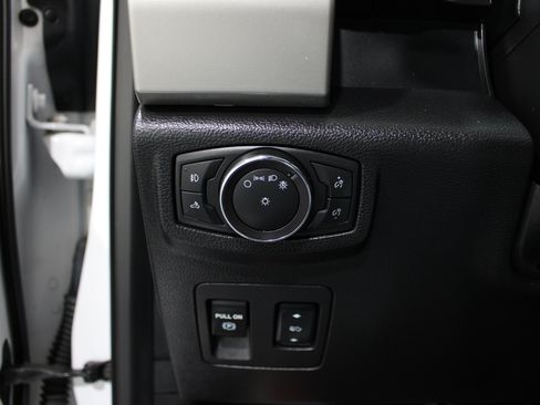 Used 2018 Ford F150 Lariat AWD/4WD image 9