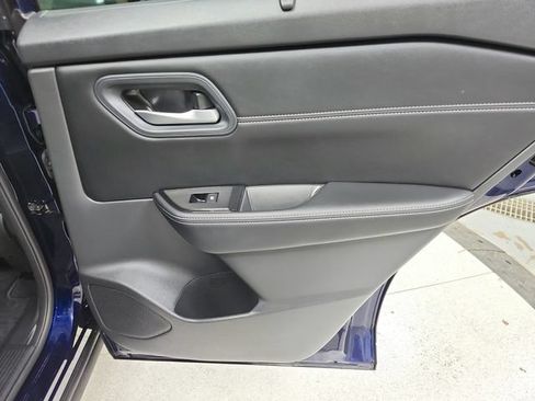 Used 2025 Nissan Rogue SV w/ SV Premium Package FWD image 38