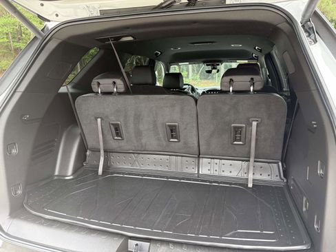 Used 2023 Chevrolet Traverse RS w/ LPO, Floor Liner Package FWD image 30