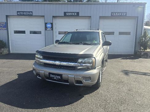 Used 2002 Chevrolet TrailBlazer LS w/ Preferred Equipment Group image 2