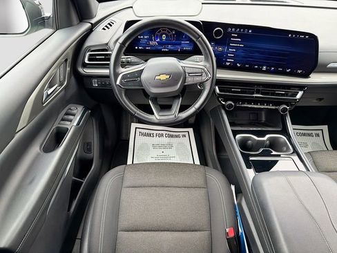 Used 2024 Chevrolet Traverse LT image 16