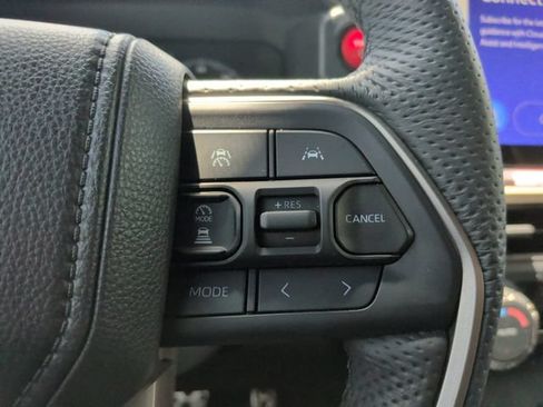 Used 2025 Toyota Tacoma TRD Sport AWD/4WD image 19