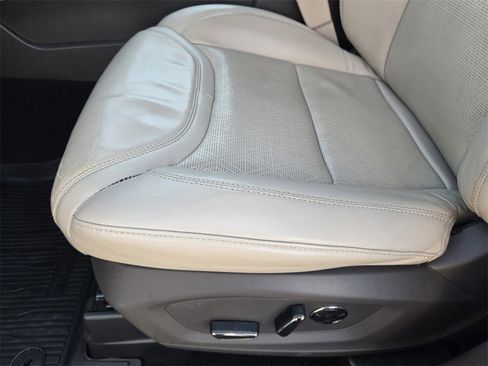 Used 2020 Ford Explorer Platinum w/ Premium Technology Package image 20