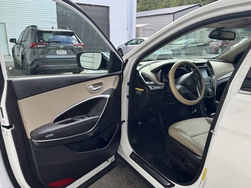 Used 2017 Hyundai Santa Fe Sport image 4