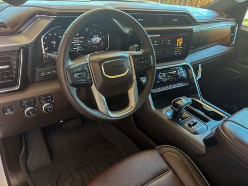 Used 2025 GMC Sierra 1500 Denali w/ Denali Reserve Package AWD/4WD image 6