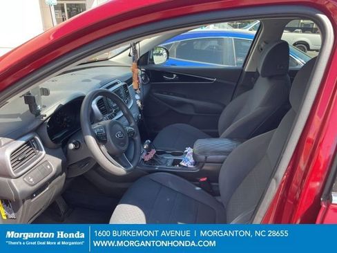 Used 2017 Kia Sorento AWD image 3