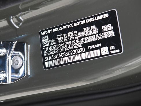 New 2025 Rolls-Royce Cullinan Black Badge image 29