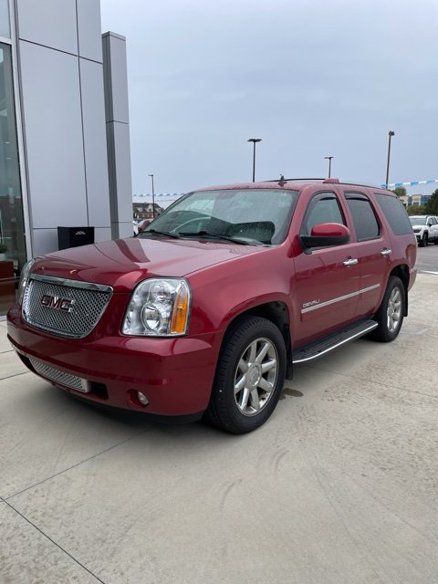 Used 2014 GMC Yukon Denali AWD/4WD image 1