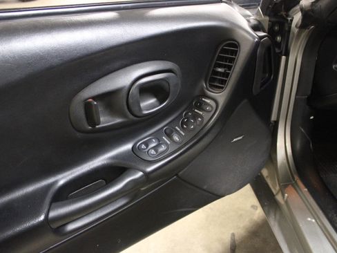 Used 2001 Chevrolet Corvette Coupe w/ Preferred Equipment Group2 image 31