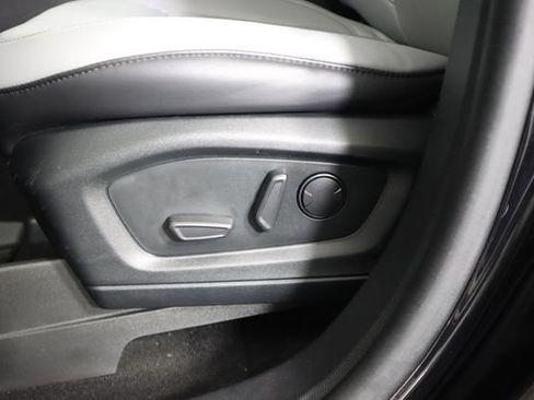 Used 2021 Ford Explorer XLT w/ Equipment Group 202A AWD/4WD image 39