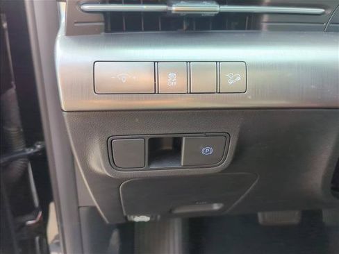 Used 2025 Hyundai Kona SEL FWD image 11