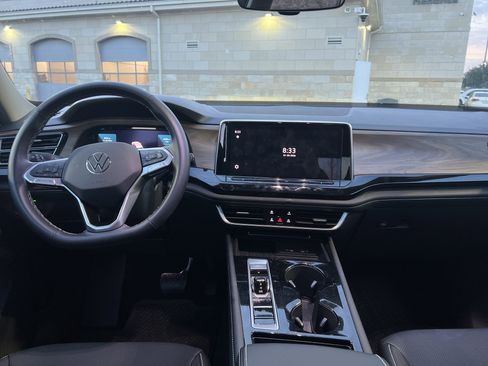 Certified 2025 Volkswagen Atlas SE w/ Panoramic Sunroof Package image 26