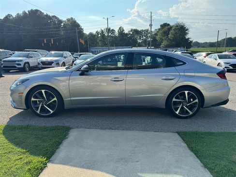 Used 2021 Hyundai Sonata SEL Plus w/ Tech Package FWD image 2