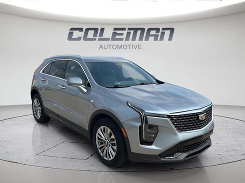 Used 2024 Cadillac XT4 Premium Luxury FWD image 2