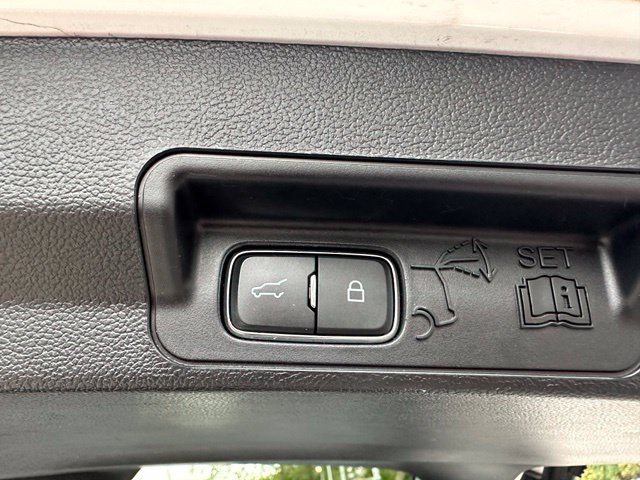 Used 2022 Ford Explorer XLT w/ Equipment Group 202A AWD/4WD image 21
