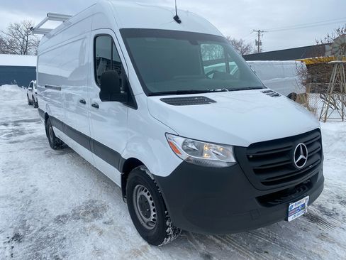 Used 2023 Mercedes-Benz Sprinter 2500 image 3