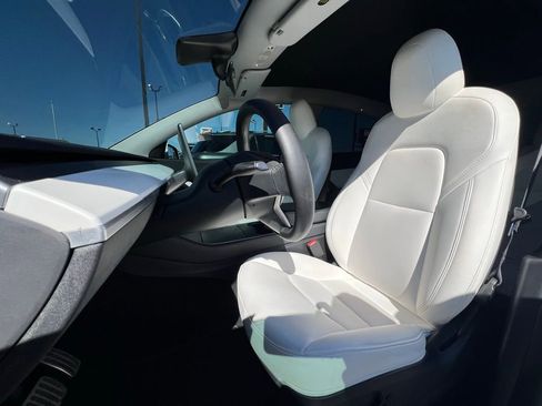 Used 2020 Tesla Model Y Long Range image 16