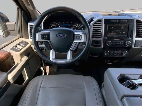 Used 2015 Ford F150 Lariat w/ Trailer Tow Package RWD image 5