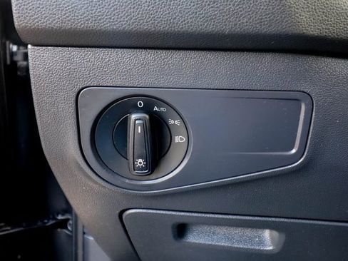 Used 2021 Volkswagen Tiguan S image 52