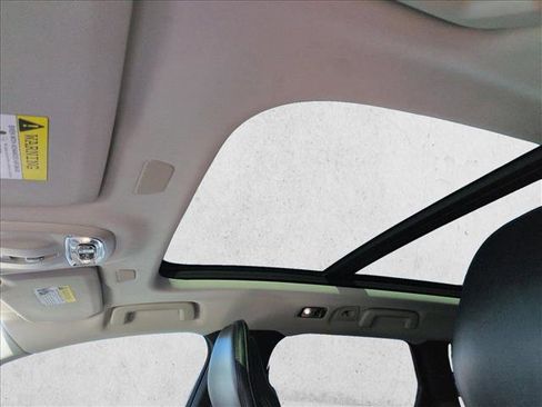 Used 2018 Volvo V90 T6 Cross Country image 16