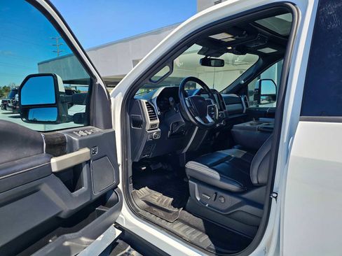 Used 2024 Ford F250 Lariat w/ Black Appearance Package AWD/4WD image 19