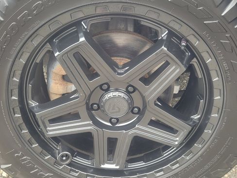 Used 2020 Land Rover Defender 110 S image 46