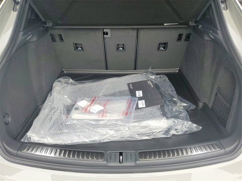 Used 2025 Porsche Macan image 31