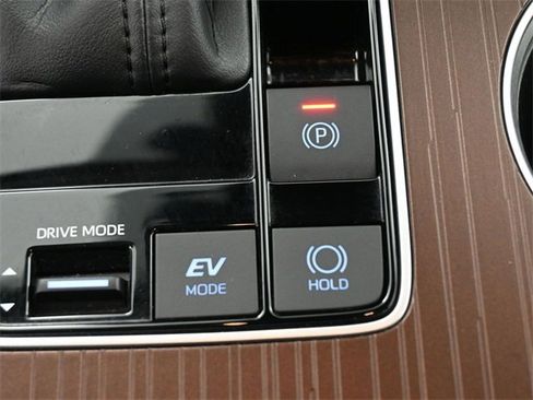 Used 2022 Toyota Sienna XLE image 3