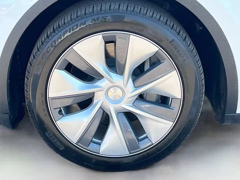 Used 2023 Tesla Model Y Long Range AWD/4WD image 30