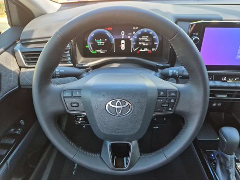 Used 2026 Toyota Camry XLE FWD image 20