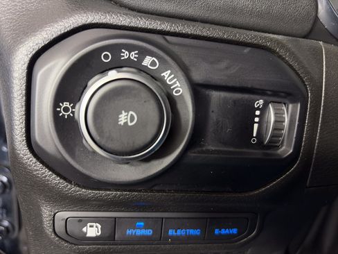 Used 2023 Jeep Wrangler Unlimited Sahara AWD/4WD image 30