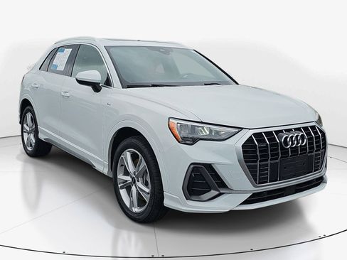 Used 2021 Audi Q3 2.0T Premium w/ Convenience Package AWD/4WD image 2