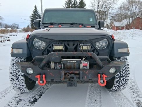 Used 2018 Jeep Wrangler Unlimited Sport image 2