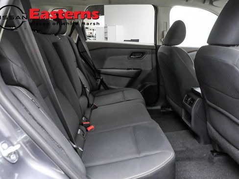 Used 2023 Nissan Rogue S image 40