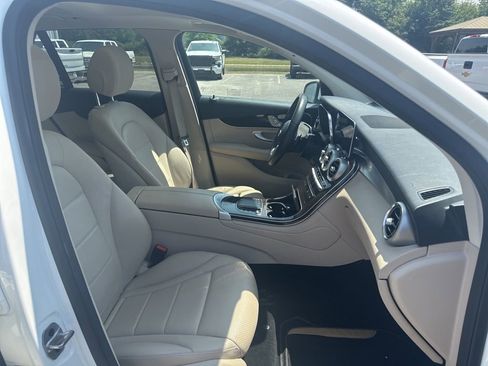 Used 2022 Mercedes-Benz GLC 300 image 11